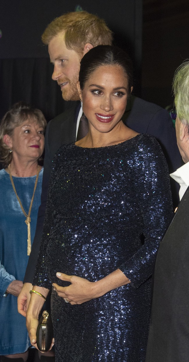 Đây chính là lý do Công nương Meghan có thể thoải mái tô son môi đậm, nhưng chị dâu Kate thì không - Ảnh 4. Đây chính là lý do Công nương Meghan có thể thoải mái tô son môi đậm, nhưng chị dâu Kate thì không - Ảnh 4.