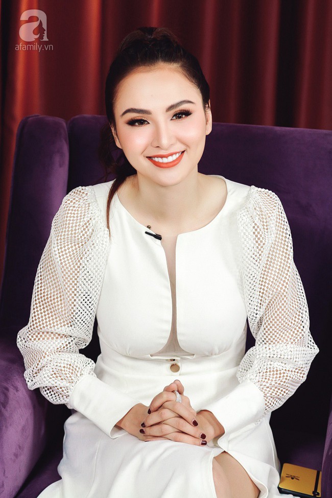 Hoa hậu Diễm Hương: Tôi ngại cho những người đẹp tuyên bố bỏ showbiz rồi ít ngày quay trở lại  - Ảnh 2.