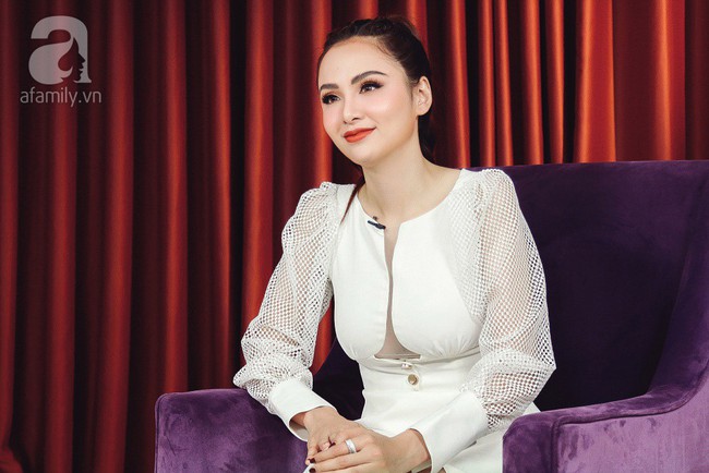 Hoa hậu Diễm Hương nói về nghi án đá xéo Nam Em trong vụ ồn ào với Trường Giang - Ảnh 2. Hoa hậu Diễm Hương nói về nghi án đá xéo Nam Em trong vụ ồn ào với Trường Giang - Ảnh 2.