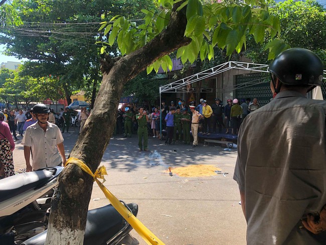 Quy Nhơn: Ô tô đâm thẳng vào đám tang trên đường, 3 người chết, 7 người bị thương - Ảnh 6.