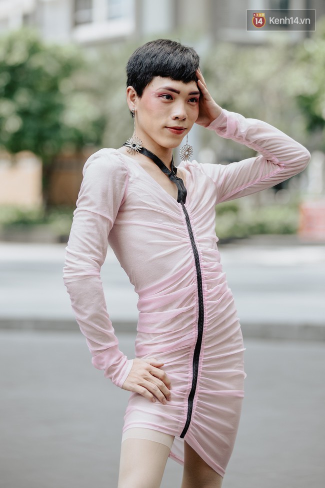 Street style ngày 2 của Tuần lễ Thời trang: Nhóm bạn trẻ “mặc dị” đã dần cạn chiêu? - Ảnh 4.