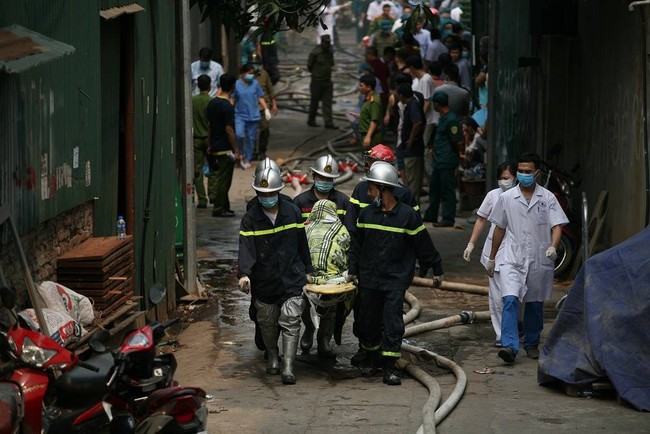 Danh tính các nạn nhân trong vụ cháy ở Hà Nội: 3 mẹ con chết thảm, trong đó hai đứa trẻ mới 2 và 5 tuổi - Ảnh 1.