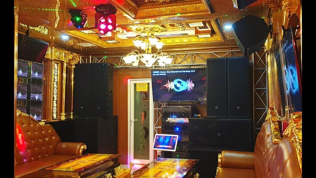 Dàn âm thanh 6 tỷ trong quán karaoke của Phúc XO chỉ là hàng Trung Quốc giá rẻ, ô tô mạ vàng cũng đi thuê về chạy - Ảnh 1.