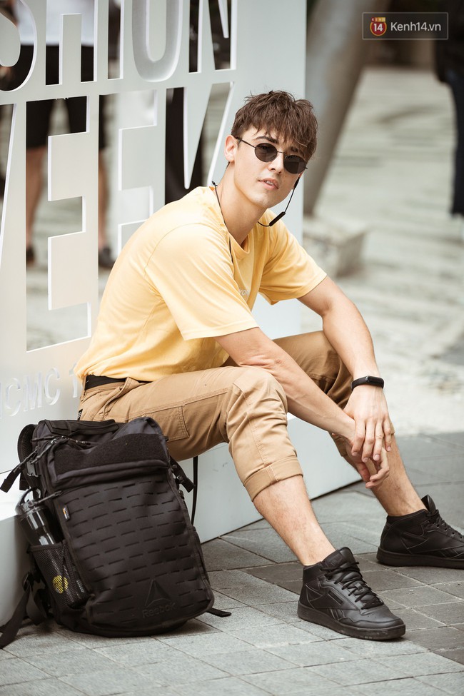 Street style ngày 3 tại Tuần lễ thời trang: Các nhóc tỳ lại lên đồ cực bảnh, chẳng ai chịu nhường spotlight cho ai - Ảnh 11.