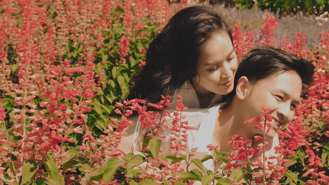 Kỷ niệm 6 năm yêu nhau, vợ chồng Tú Vi - Văn Anh làm điều ai cũng ghen tỵ - Ảnh 8. Kỷ niệm 6 năm yêu nhau, vợ chồng Tú Vi - Văn Anh làm điều ai cũng ghen tỵ - Ảnh 8.