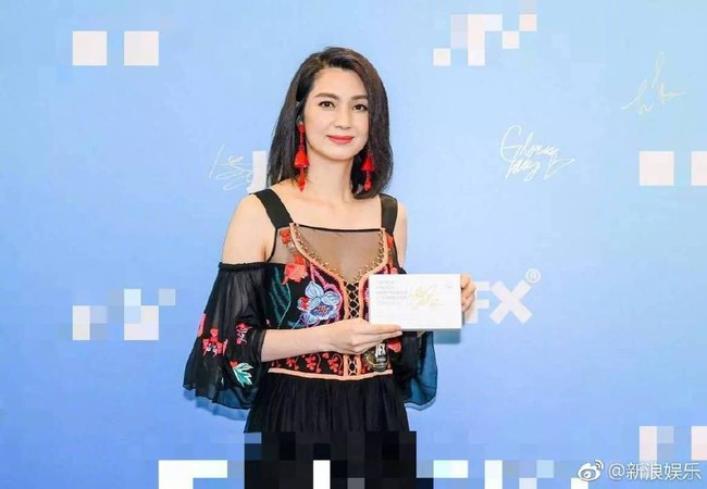 Người vợ bị cắm sừng trong drama ngoại tình lộ diện giữa tin đồn bị tiểu tam đuổi khỏi nhà: Đẹp đỉnh cao, quá rạng rỡ - Ảnh 2. Người vợ bị cắm sừng trong drama ngoại tình lộ diện giữa tin đồn bị tiểu tam đuổi khỏi nhà: Đẹp đỉnh cao, quá rạng rỡ - Ảnh 2.