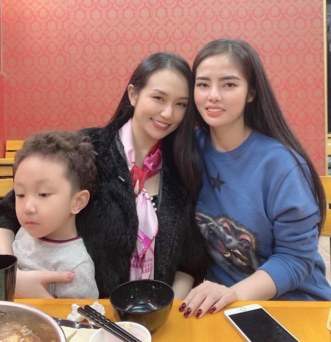Huyền Baby đọ sắc với bạn thân Hương Baby, ai cũng trầm trồ vì bà xã Tuấn Hưng bầu lần 3 vẫn đẹp xuất sắc - Ảnh 4. Huyền Baby đọ sắc với bạn thân Hương Baby, ai cũng trầm trồ vì bà xã Tuấn Hưng bầu lần 3 vẫn đẹp xuất sắc - Ảnh 4.