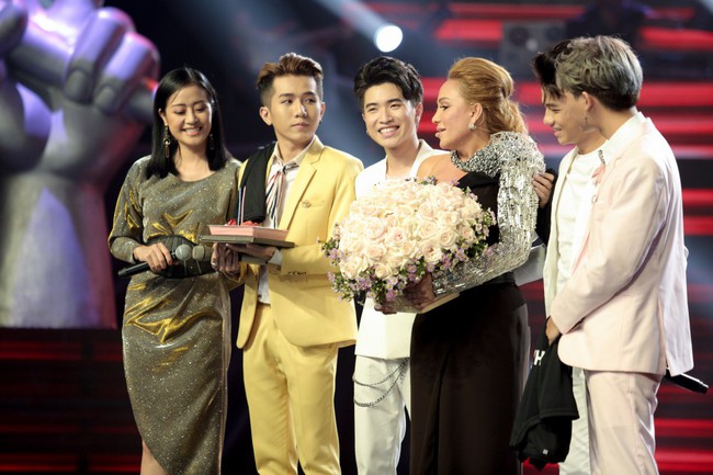 The Voice 2019 mở màn: Thanh Hà bị Tuấn Ngọc gọi là gà mái, bất ngờ với chiếc ghế “không giống ai” của Hồ Hoài Anh - Ảnh 9. The Voice 2019 mở màn: Thanh Hà bị Tuấn Ngọc gọi là gà mái, bất ngờ với chiếc ghế “không giống ai” của Hồ Hoài Anh - Ảnh 9.