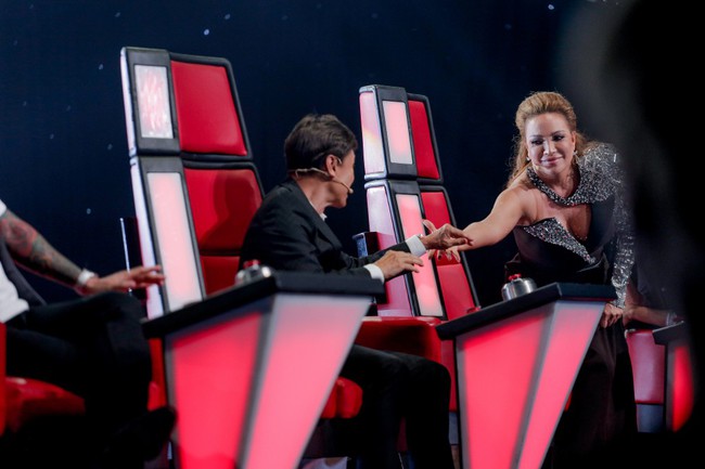 The Voice 2019 mở màn: Thanh Hà bị Tuấn Ngọc gọi là gà mái, bất ngờ với chiếc ghế “không giống ai” của Hồ Hoài Anh - Ảnh 2. The Voice 2019 mở màn: Thanh Hà bị Tuấn Ngọc gọi là gà mái, bất ngờ với chiếc ghế “không giống ai” của Hồ Hoài Anh - Ảnh 2.