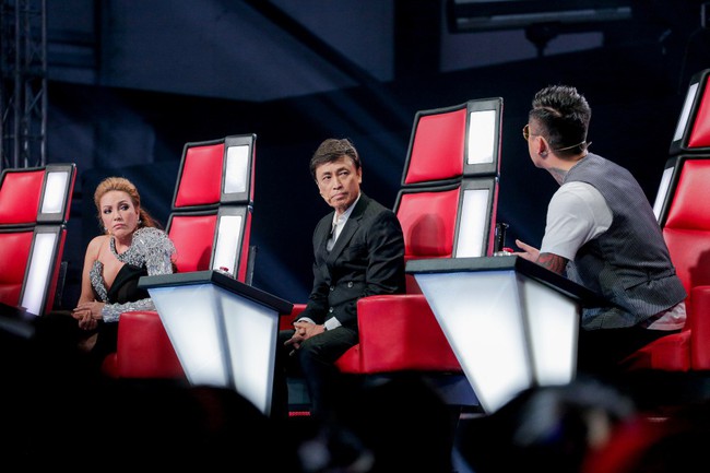 The Voice 2019 mở màn: Thanh Hà bị Tuấn Ngọc gọi là gà mái, bất ngờ với chiếc ghế “không giống ai” của Hồ Hoài Anh - Ảnh 3. The Voice 2019 mở màn: Thanh Hà bị Tuấn Ngọc gọi là gà mái, bất ngờ với chiếc ghế “không giống ai” của Hồ Hoài Anh - Ảnh 3.