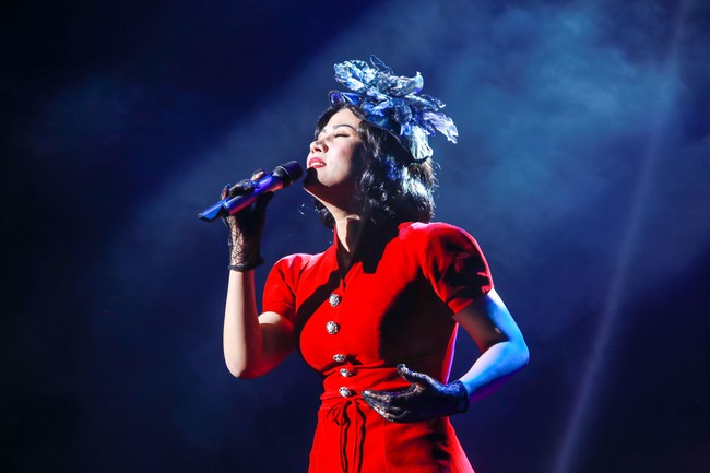 Tuấn Ngọc yêu cầu ngồi ghế hát khi song ca cùng “Giai nhân” Ngọc Châm vì lý do này - Ảnh 5. Tuấn Ngọc yêu cầu ngồi ghế hát khi song ca cùng “Giai nhân” Ngọc Châm vì lý do này - Ảnh 5.