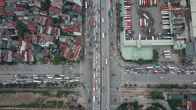 Vành đai 3 ùn tắc dài hàng km, cửa ngõ phía nam Thủ đô chật kín ngày cuối cùng kỳ nghỉ lễ - Ảnh 2.