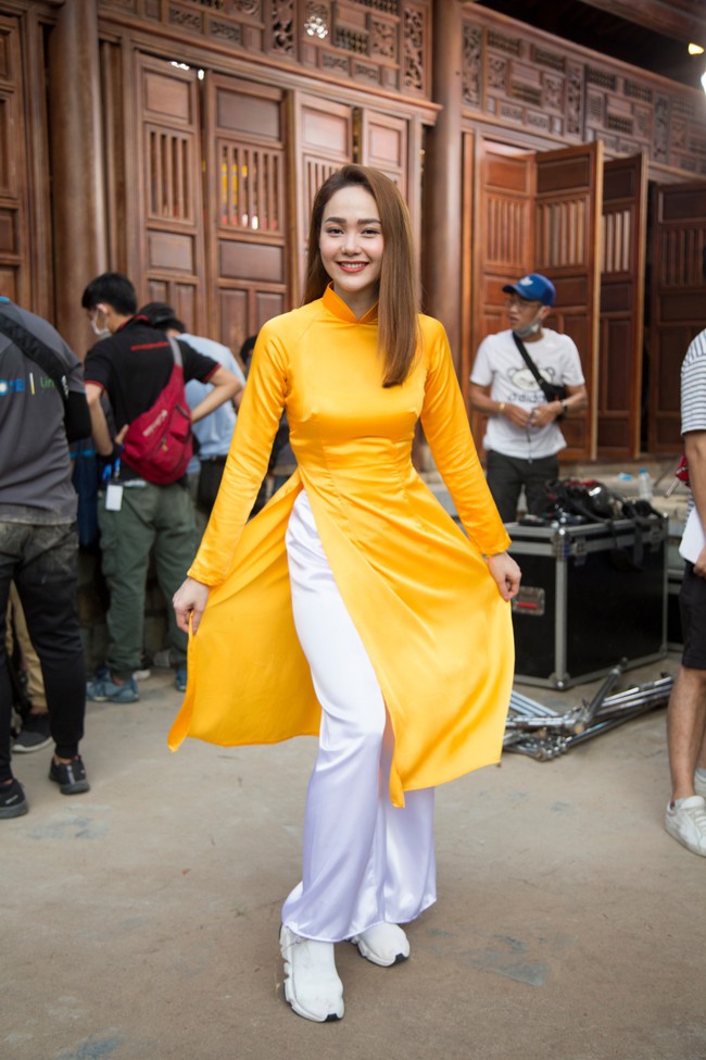 Cảnh bị cắt của Running Man: Không đánh nhau, không xé bảng tên hung hãn, Lan Ngọc - Minh Hằng làm trò bất ngờ này - Ảnh 1. Cảnh bị cắt của Running Man: Không đánh nhau, không xé bảng tên hung hãn, Lan Ngọc - Minh Hằng làm trò bất ngờ này - Ảnh 1.