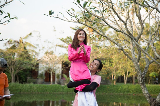 Cảnh bị cắt của Running Man: Không đánh nhau, không xé bảng tên hung hãn, Lan Ngọc - Minh Hằng làm trò bất ngờ này - Ảnh 5. Cảnh bị cắt của Running Man: Không đánh nhau, không xé bảng tên hung hãn, Lan Ngọc - Minh Hằng làm trò bất ngờ này - Ảnh 5.