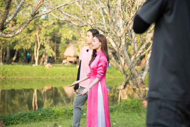 Cảnh bị cắt của Running Man: Không đánh nhau, không xé bảng tên hung hãn, Lan Ngọc - Minh Hằng làm trò bất ngờ này - Ảnh 2. Cảnh bị cắt của Running Man: Không đánh nhau, không xé bảng tên hung hãn, Lan Ngọc - Minh Hằng làm trò bất ngờ này - Ảnh 2.