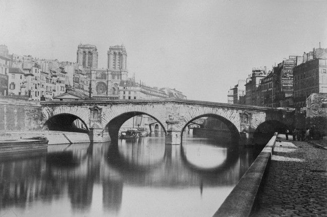 Những bức ảnh cực quý hiếm không phải ai cũng được nhìn thấy về một quá khứ tuyệt đẹp của Nhà thờ Đức Bà Paris - chứng nhân lịch sử của nước Pháp - Ảnh 12.
