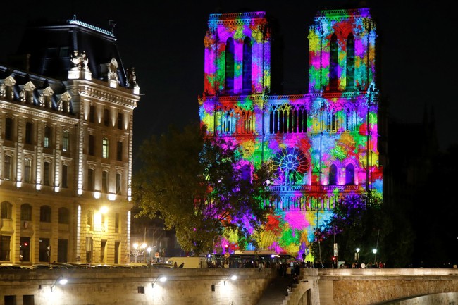 Những bức ảnh cực quý hiếm không phải ai cũng được nhìn thấy về một quá khứ tuyệt đẹp của Nhà thờ Đức Bà Paris - chứng nhân lịch sử của nước Pháp - Ảnh 24.