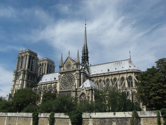 Notre Dame: Biểu tượng đáng tự hào làm nên ý nghĩa của thành phố Paris và sự sụp đổ khiến cả nhân loại rơi nước mắt - Ảnh 10.