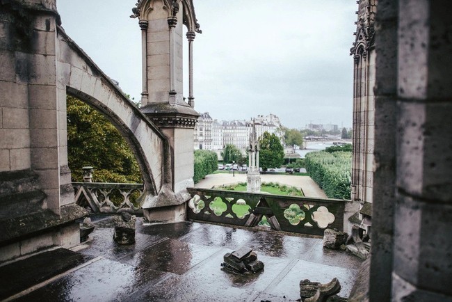 Notre Dame: Biểu tượng đáng tự hào làm nên ý nghĩa của thành phố Paris và sự sụp đổ khiến cả nhân loại rơi nước mắt - Ảnh 11.