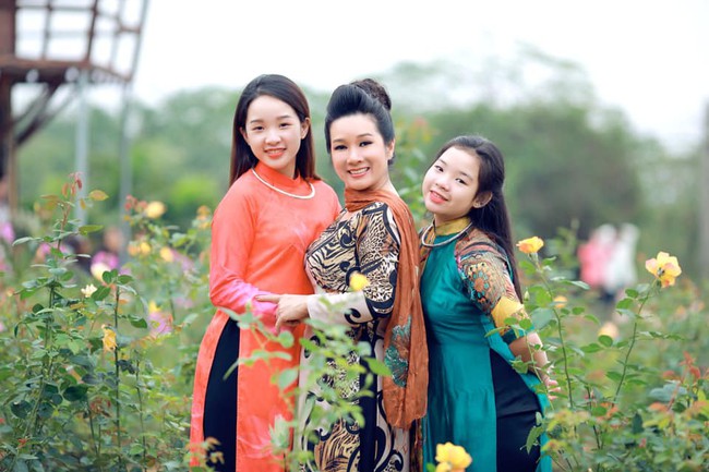Hai con gái xinh đẹp, giỏi giang của Thanh Thanh Hiền - Ảnh 2.