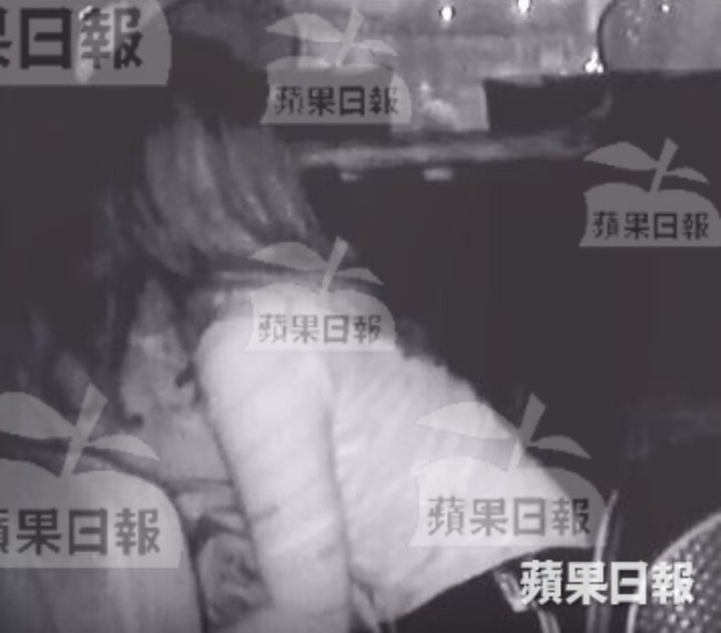 NÓNG: Á hậu Hong Kong lộ ảnh ân ái trong ô tô với sao nam nổi tiếng, sốc nhất chuyện tình hiện tại của cả 2 - Ảnh 3.