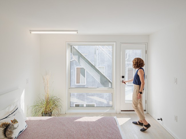 Ngôi nhà 32m² thiết kế như tòa cao ốc mini khiến ai nấy đều trầm trồ - Ảnh 9. Ngôi nhà 32m² thiết kế như tòa cao ốc mini khiến ai nấy đều trầm trồ - Ảnh 9.