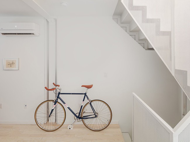 Ngôi nhà 32m² thiết kế như tòa cao ốc mini khiến ai nấy đều trầm trồ - Ảnh 5. Ngôi nhà 32m² thiết kế như tòa cao ốc mini khiến ai nấy đều trầm trồ - Ảnh 5.