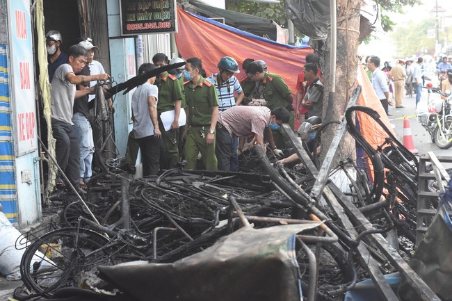 Vụ bố mẹ và con gái 12 tuổi chết cháy ở Huế: Cả gia đình nằm cạnh nhau trong cơn hỏa hoạn - Ảnh 1.