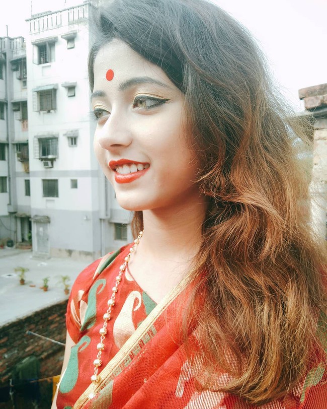 Xuất hiện trong lễ hội Mùa Xuân, thiếu nữ Ấn Độ khiến cộng đồng mạng chao đảo vì nhan sắc đẹp tựa thần tiên - Ảnh 8.