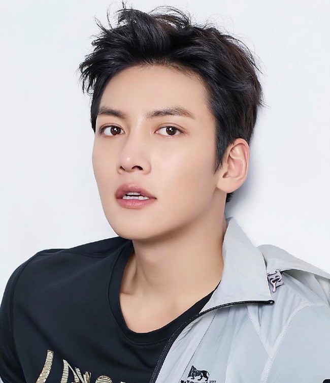 Fan girl người Việt để quên túi xách trong giỏ quà tặng Ji Chang Wook, hành động của chàng tài tử đình đám mới bất ngờ! - Ảnh 3. Fan girl người Việt để quên túi xách trong giỏ quà tặng Ji Chang Wook, hành động của chàng tài tử đình đám mới bất ngờ! - Ảnh 3.