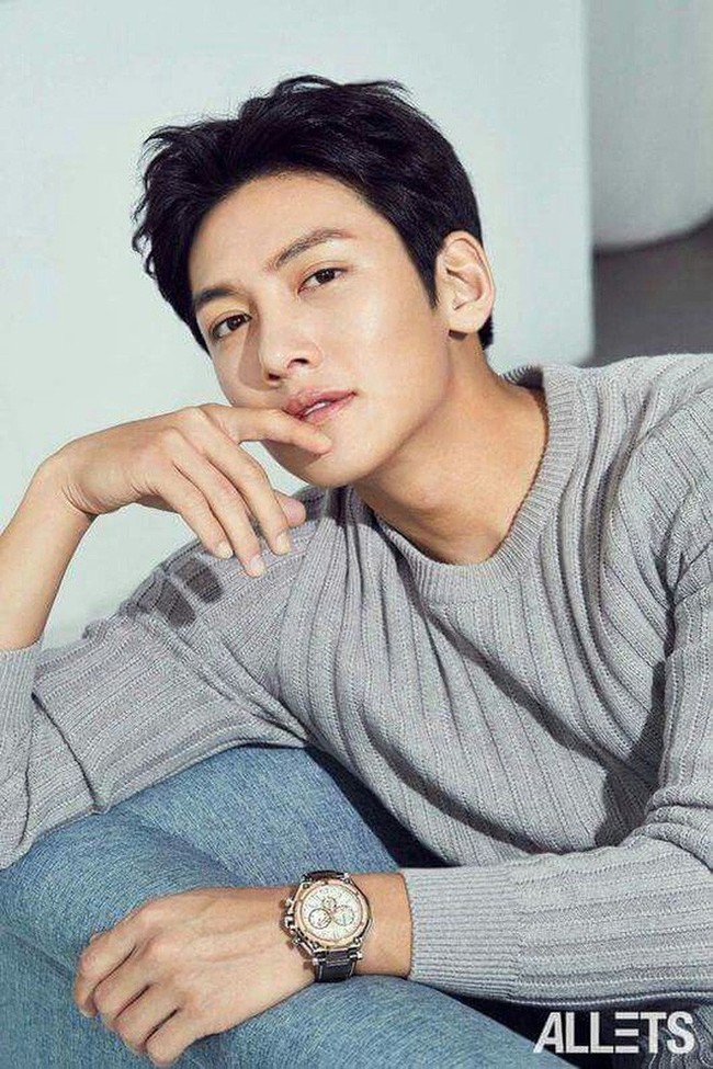 Fan girl người Việt để quên túi xách trong giỏ quà tặng Ji Chang Wook, hành động của chàng tài tử đình đám mới bất ngờ! - Ảnh 4. Fan girl người Việt để quên túi xách trong giỏ quà tặng Ji Chang Wook, hành động của chàng tài tử đình đám mới bất ngờ! - Ảnh 4.