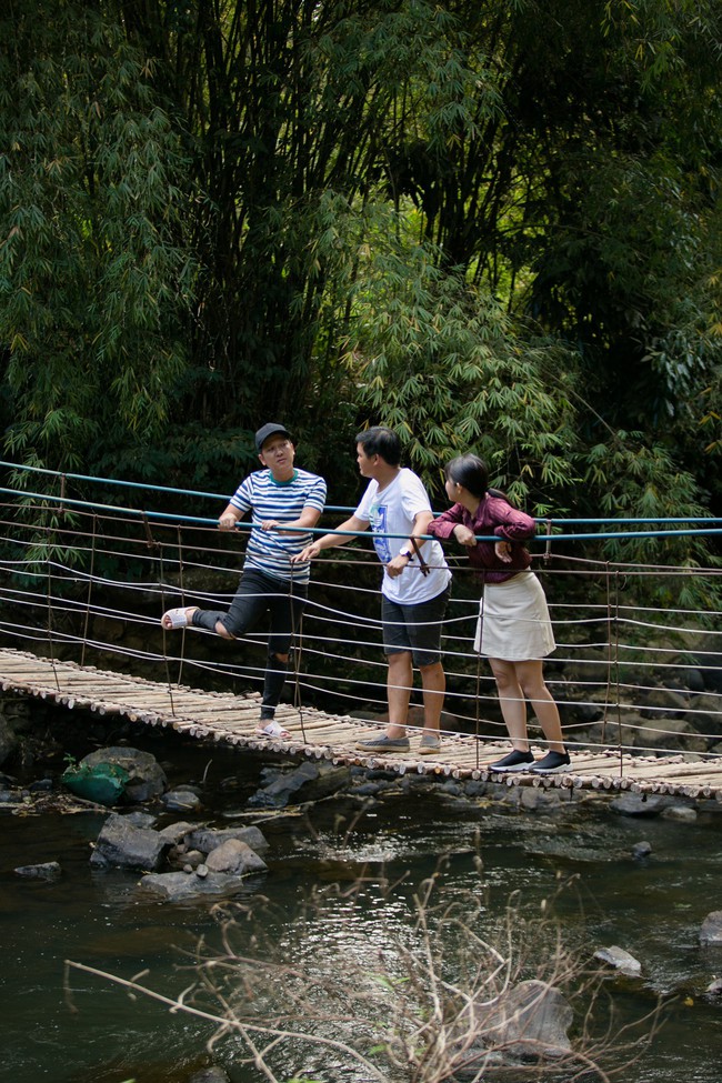 Trường Giang rủ Võ Thanh Hòa vào rừng cắm câu, ai ngờ lại câu được kết quả không tưởng - Ảnh 3.
