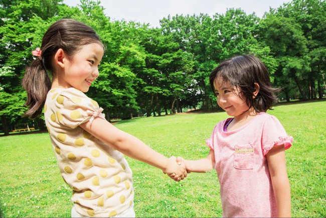 Gợi ý cho mẹ 8 tuyệt chiêu dạy con cách cư xử đúng mực và khéo léo hơn trong cuộc sống - Ảnh 3.