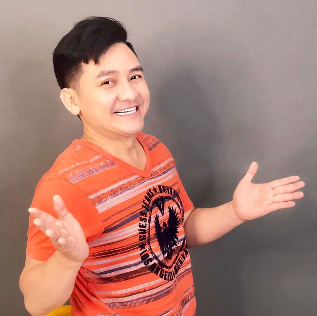 Nghệ sĩ hài Anh Vũ 19 năm chống chọi với ung thư: Phía sau cánh gà, người nghệ sĩ hài đau đớn rúm ró cũng không bao giờ thổ lộ - Ảnh 2. Nghệ sĩ hài Anh Vũ 19 năm chống chọi với ung thư: Phía sau cánh gà, người nghệ sĩ hài đau đớn rúm ró cũng không bao giờ thổ lộ - Ảnh 2.