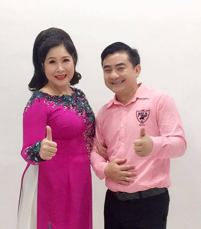 Nghệ sĩ hài Anh Vũ 19 năm chống chọi với ung thư: Phía sau cánh gà, người nghệ sĩ hài đau đớn rúm ró cũng không bao giờ thổ lộ - Ảnh 6. Nghệ sĩ hài Anh Vũ 19 năm chống chọi với ung thư: Phía sau cánh gà, người nghệ sĩ hài đau đớn rúm ró cũng không bao giờ thổ lộ - Ảnh 6.