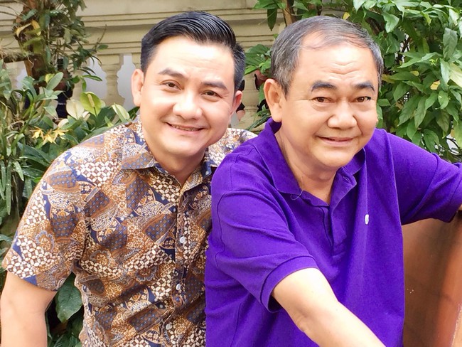 Nghệ sĩ hài Anh Vũ 19 năm chống chọi với ung thư: Phía sau cánh gà, người nghệ sĩ hài đau đớn rúm ró cũng không bao giờ thổ lộ - Ảnh 3. Nghệ sĩ hài Anh Vũ 19 năm chống chọi với ung thư: Phía sau cánh gà, người nghệ sĩ hài đau đớn rúm ró cũng không bao giờ thổ lộ - Ảnh 3.