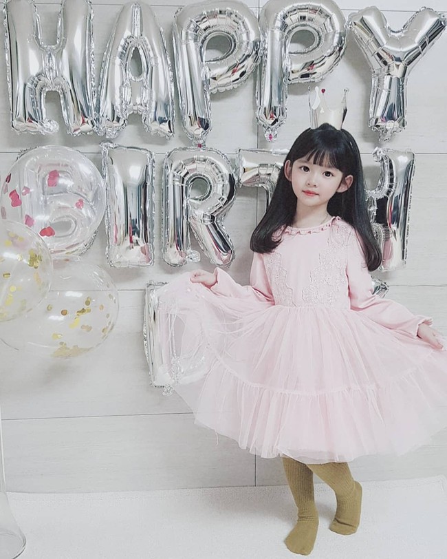 Cô bé Hàn Quốc mới 7 tuổi đã được dự đoán sẽ là mỹ nhân đình đám trong tương lai - Ảnh 4.