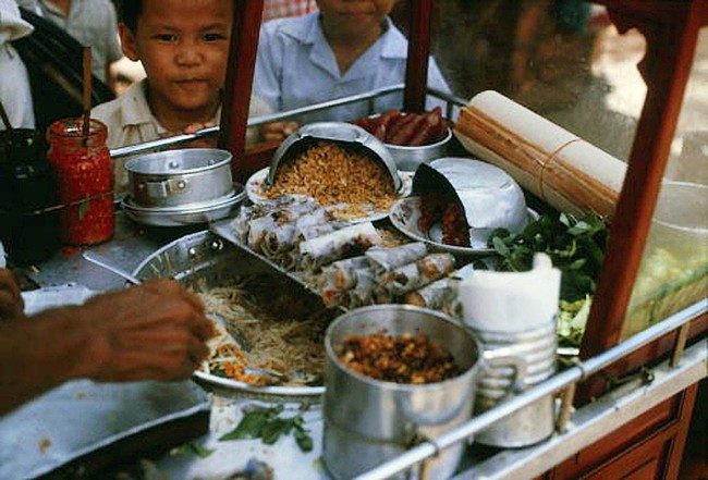 Điểm mặt những thứ quà vặt vỉa hè Sài Gòn xưa, có những cái tên đến nay vẫn còn rất hot - Ảnh 5.