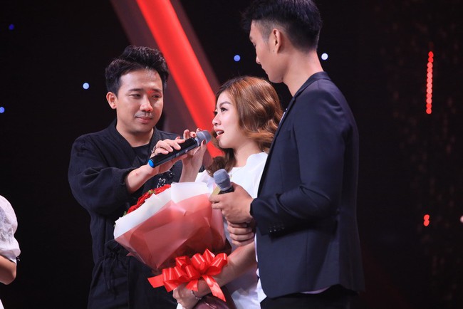 Người ấy là ai?: Trấn Thành yêu cầu khán giả hãy tự trọng khi xem màn cầu hôn đẫm nước mắt trên sân khấu - Ảnh 4. Người ấy là ai?: Trấn Thành yêu cầu khán giả hãy tự trọng khi xem màn cầu hôn đẫm nước mắt trên sân khấu - Ảnh 4.
