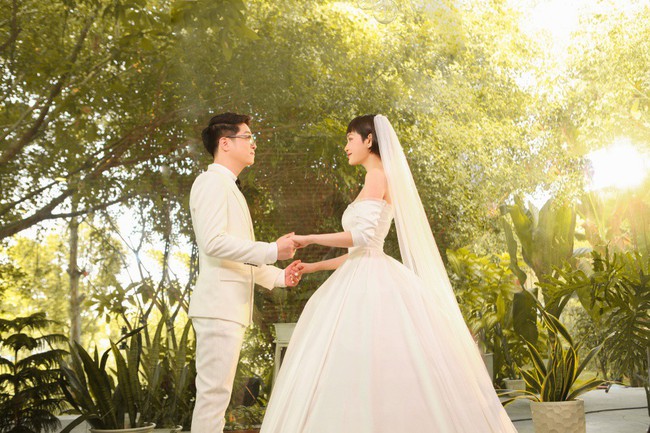 Hiền Hồ diện váy cưới xinh đẹp, trở thành cô dâu của Bùi Anh Tuấn - Ảnh 7. Hiền Hồ diện váy cưới xinh đẹp, trở thành cô dâu của Bùi Anh Tuấn - Ảnh 7.