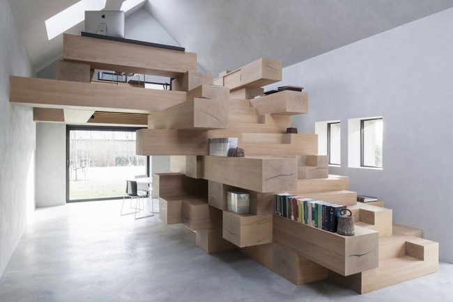 Tận dụng cầu thang thành tủ sách đang trở thành xu hướng, có thiết kế khiến giới mộ điệu phải ngạc nhiên vì sự hoành tráng đến không tưởng - Ảnh 1.