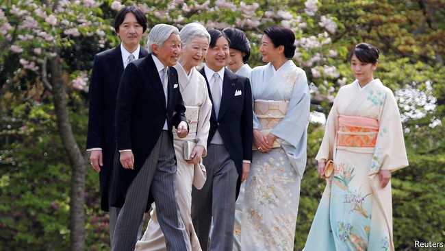 Thái tử Naruhito sắp lên ngôi, người dân Nhật có những cách ăn mừng thật đặc biệt để tận hưởng kỳ nghỉ lễ kéo dài 10 ngày - Ảnh 4.