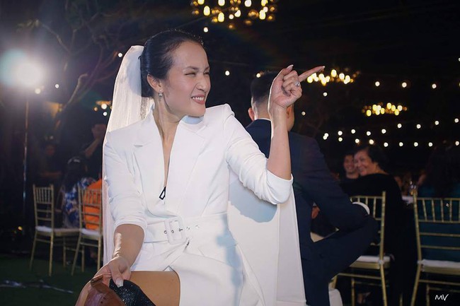 Vlogger triệu view Giang Ơi bất ngờ mang váy cưới ra đấu giá, biết được mục đích ai cũng khâm phục - Ảnh 1.