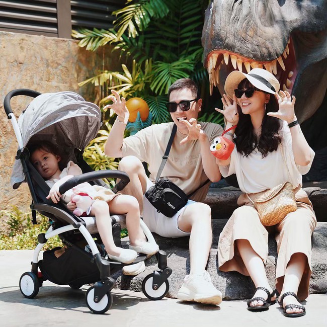 Biểu cảm khó ở của Cam Cam chính là nỗi lòng những ai đi du lịch mùa này: Nóng lắm, các người tha cho tôi được không? - Ảnh 2. Biểu cảm khó ở của Cam Cam chính là nỗi lòng những ai đi du lịch mùa này: Nóng lắm, các người tha cho tôi được không? - Ảnh 2.