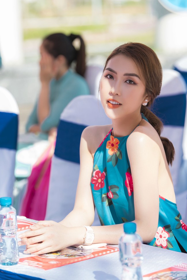 Vừa khỏi bệnh sau tai nạn, bố Hoa hậu Tường Linh đã hộ tống con dự sự kiện  - Ảnh 8.