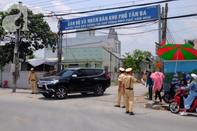 Hàng xóm bàng hoàng khi cả 3 bà cháu bị sát hại: “Bé gái lâu lâu mới qua ngoại ngủ một lần mà giờ chết cả rồi” - Ảnh 2.