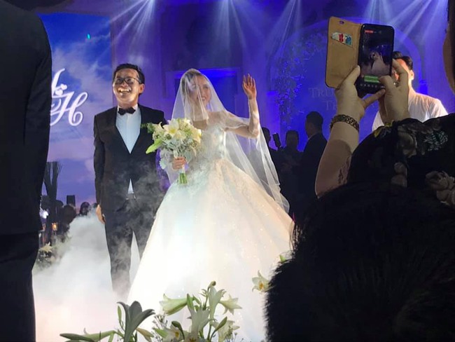 Kết hôn ở tuổi 46, NSND Trung Hiếu một lần chơi lớn, biến đám cưới lần 3 tại Hà Nội thành Đại hội Hội Nghệ sĩ sân khấu Việt Nam - Ảnh 25.