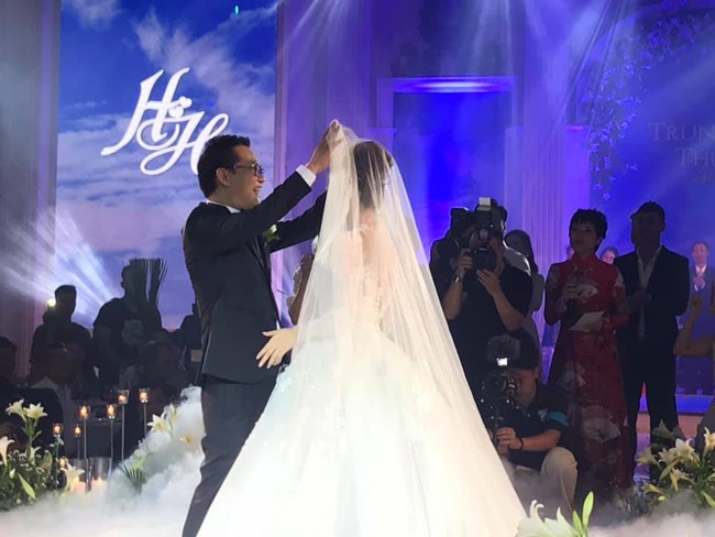 Kết hôn ở tuổi 46, NSND Trung Hiếu một lần chơi lớn, biến đám cưới lần 3 tại Hà Nội thành Đại hội Hội Nghệ sĩ sân khấu Việt Nam - Ảnh 23.