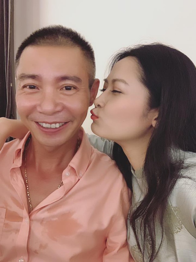 Kết hôn ở tuổi 46, NSND Trung Hiếu một lần chơi lớn, biến đám cưới lần 3 tại Hà Nội thành Đại hội Hội Nghệ sĩ sân khấu Việt Nam - Ảnh 8.