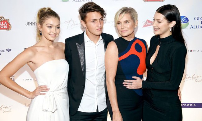 Yolanda Hadid: Famous supermodel in the 80s accepted the reputation of an evil mother to train her two daughters, Gigi and Bella, to become the most expensive models in Hollywood - Photo 14.